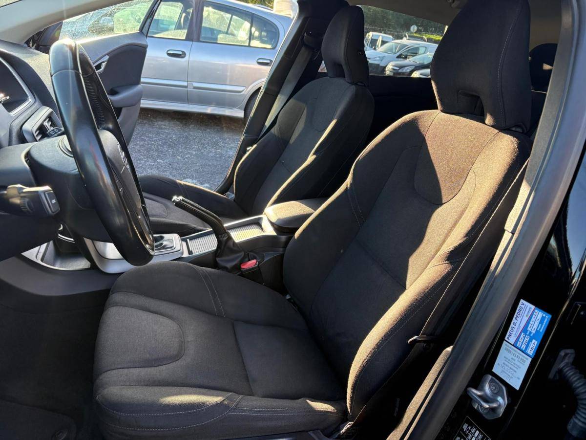 volvo-v40-2014-diesel-1560cc