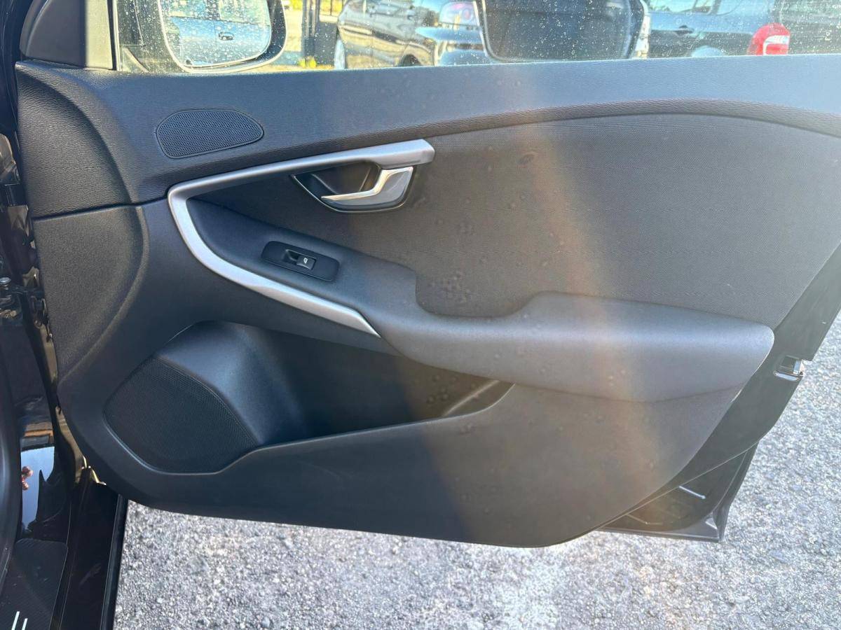 volvo-v40-2014-diesel-1560cc