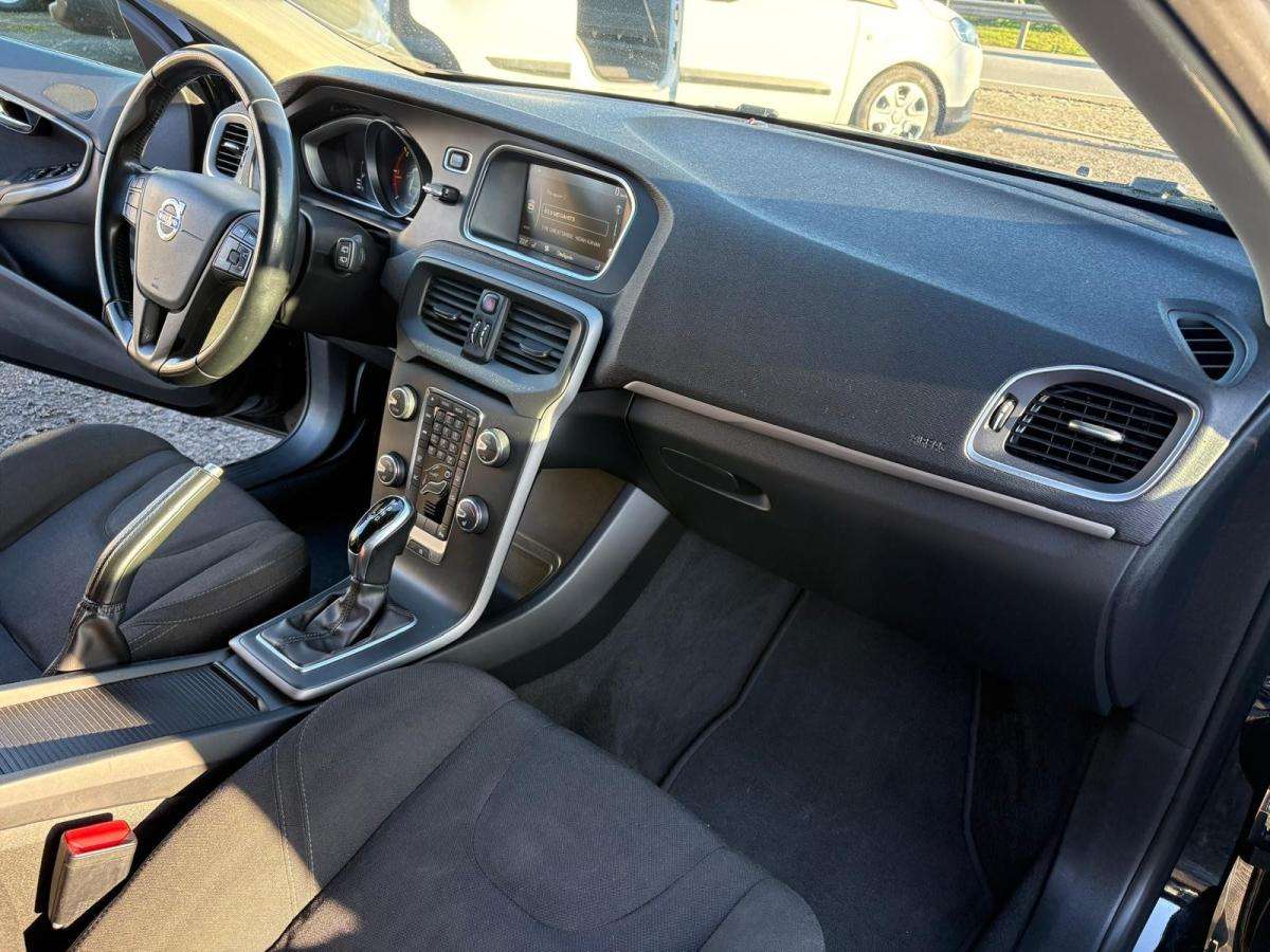 volvo-v40-2014-diesel-1560cc