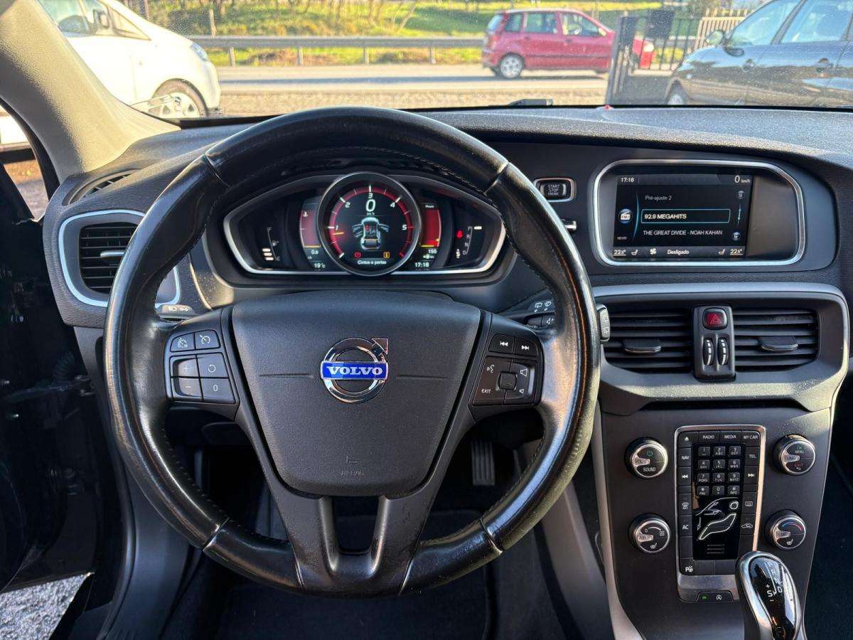 volvo-v40-2014-diesel-1560cc