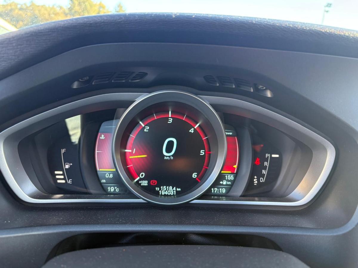 volvo-v40-2014-diesel-1560cc