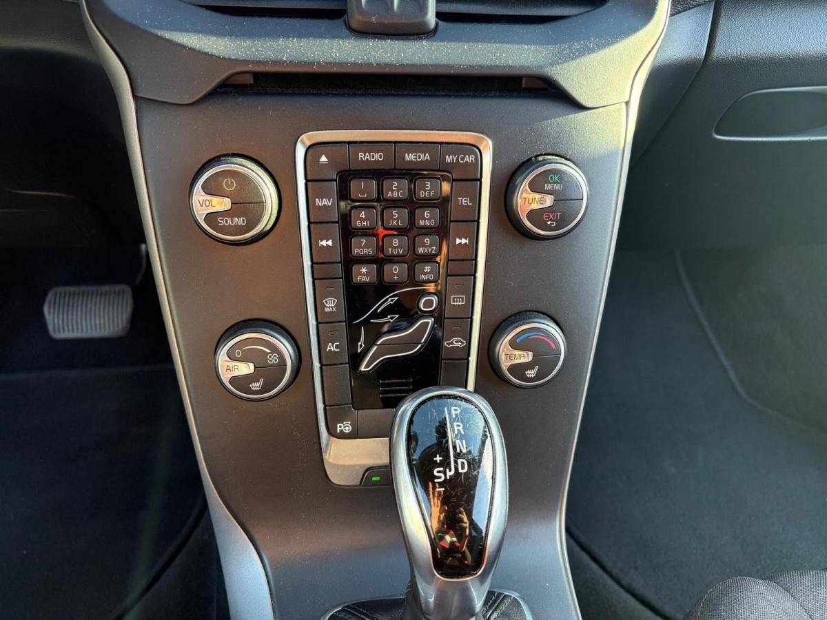 volvo-v40-2014-diesel-1560cc