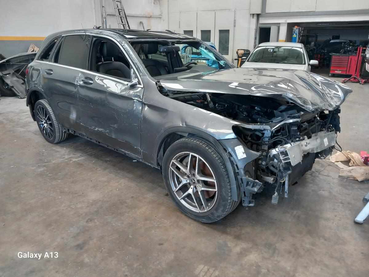 mercedes-benz-glc-250-d-4matic-2018-diesel-2143cc
