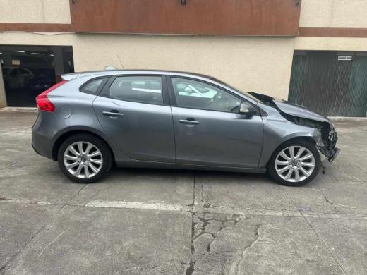 volvo-v40-d2-1-6-2015-diesel-1560cc