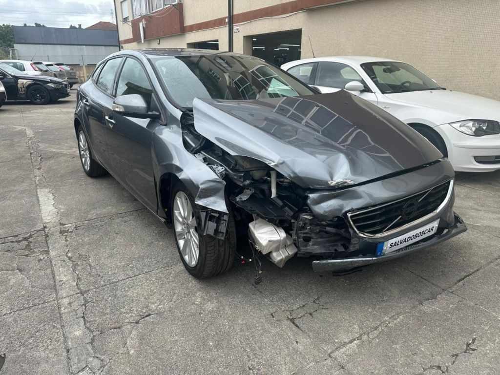 volvo-v40-d2-1-6-2015-diesel-1560cc