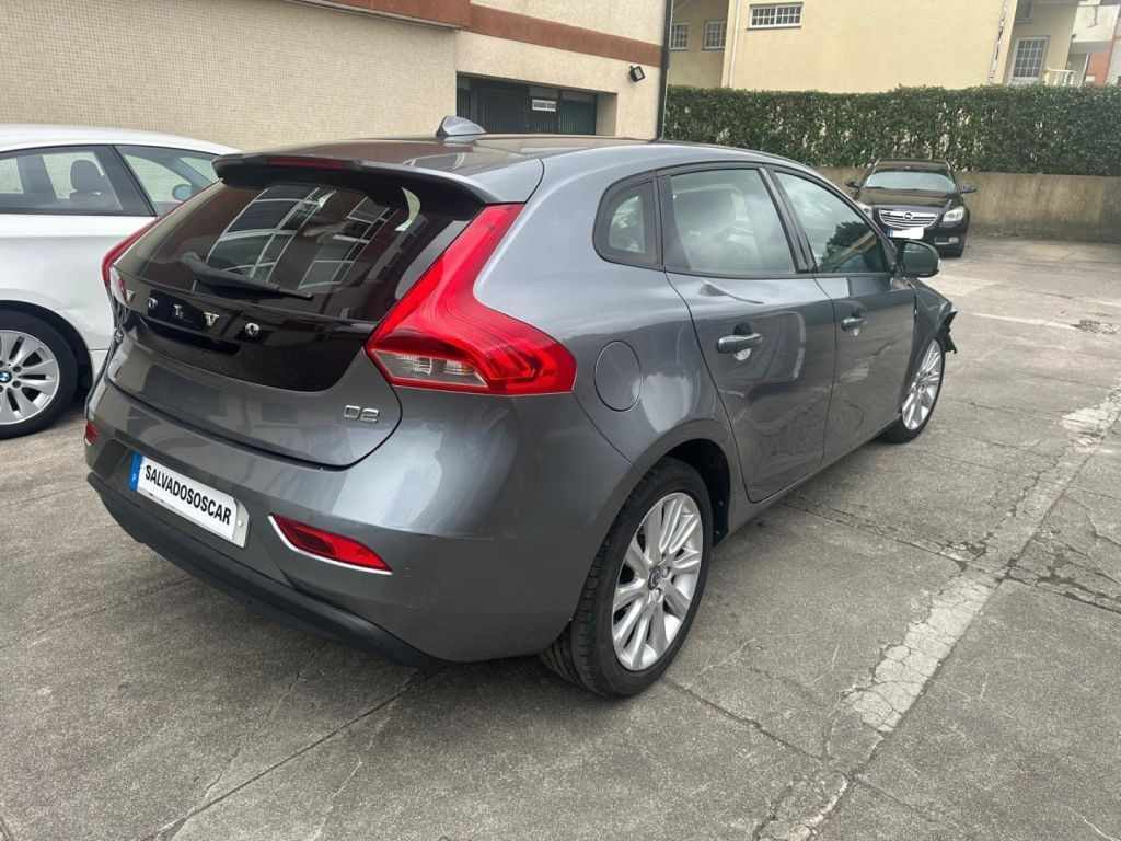 volvo-v40-d2-1-6-2015-diesel-1560cc