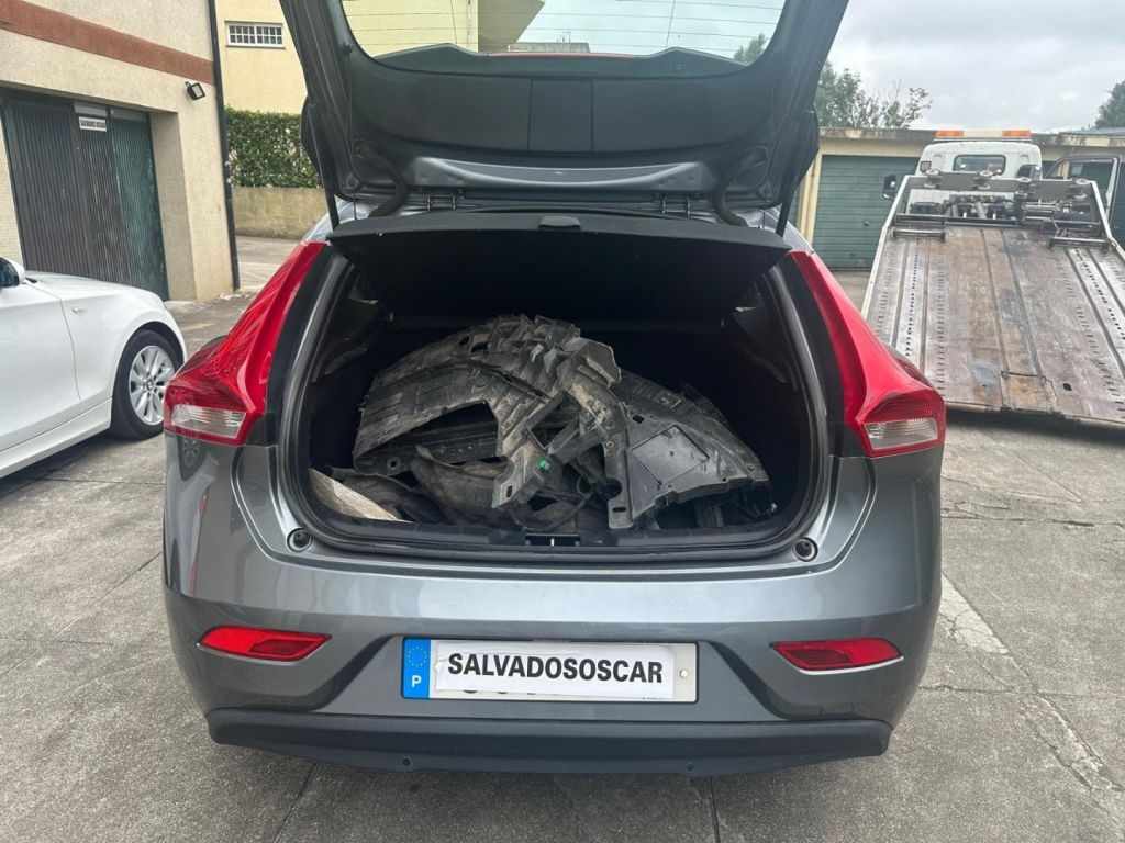 volvo-v40-d2-1-6-2015-diesel-1560cc
