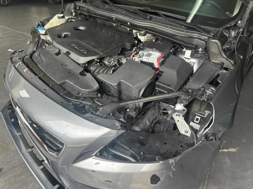 volvo-v40-d2-1-6-2015-diesel-1560cc