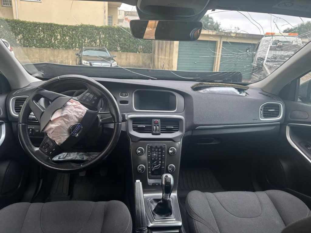 volvo-v40-d2-1-6-2015-diesel-1560cc
