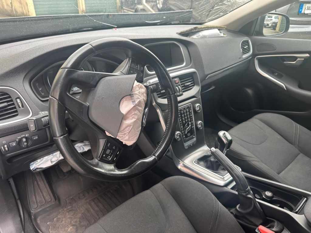 volvo-v40-d2-1-6-2015-diesel-1560cc