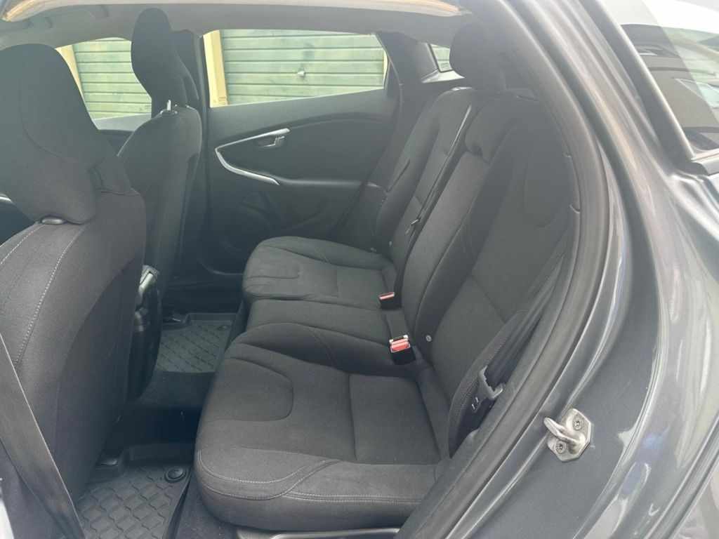 volvo-v40-d2-1-6-2015-diesel-1560cc