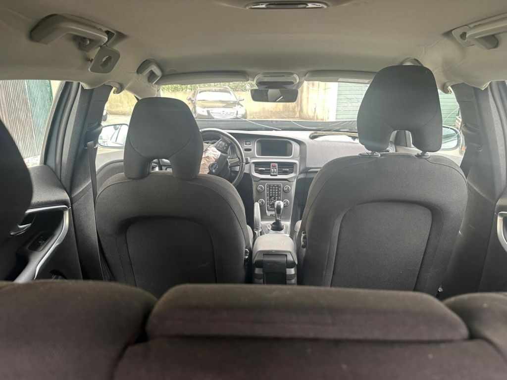 volvo-v40-d2-1-6-2015-diesel-1560cc