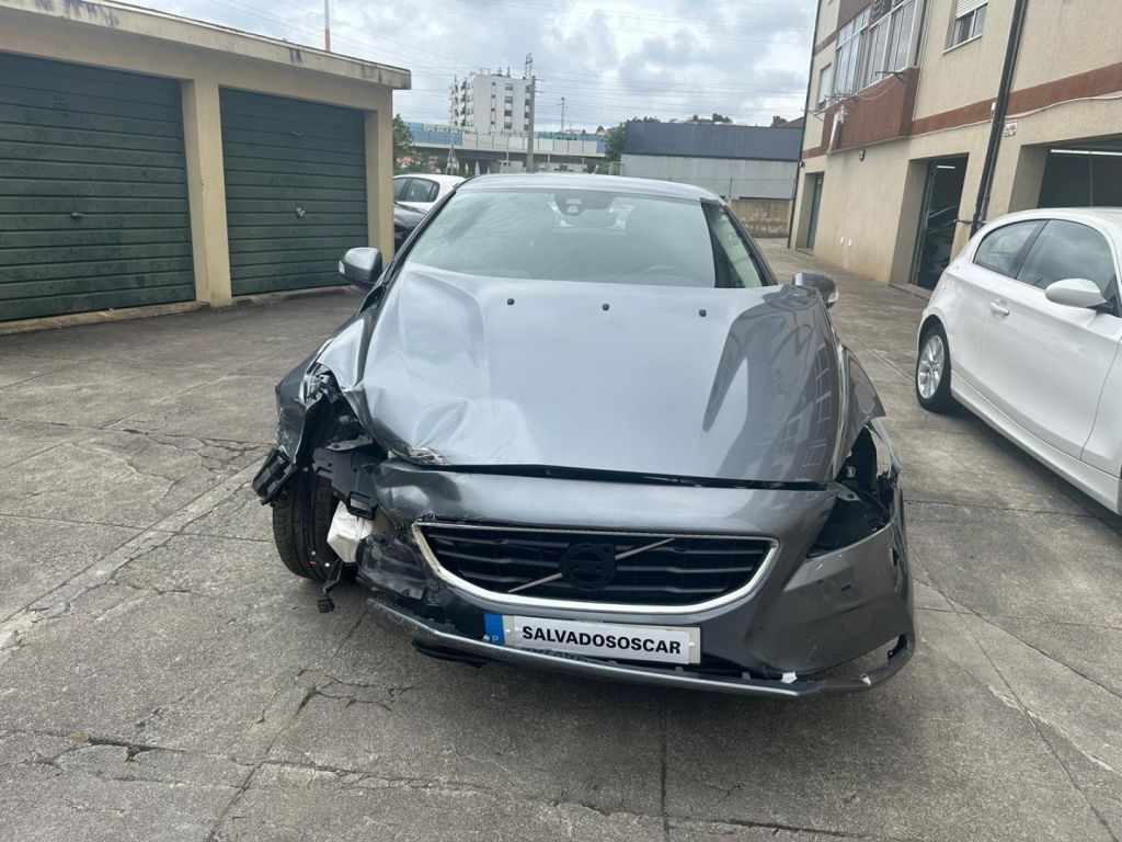 volvo-v40-d2-1-6-2015-diesel-1560cc