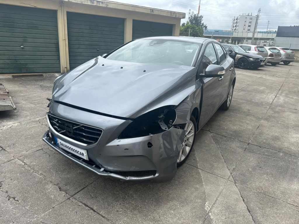 volvo-v40-d2-1-6-2015-diesel-1560cc