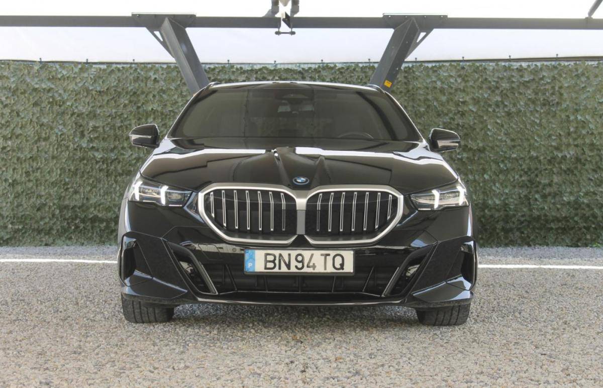 bmw-serie-5-2024-hibrido-a-gasolina-1998cc