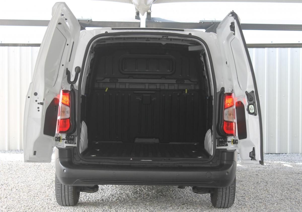 peugeot-partner-2025-diesel-1499cc