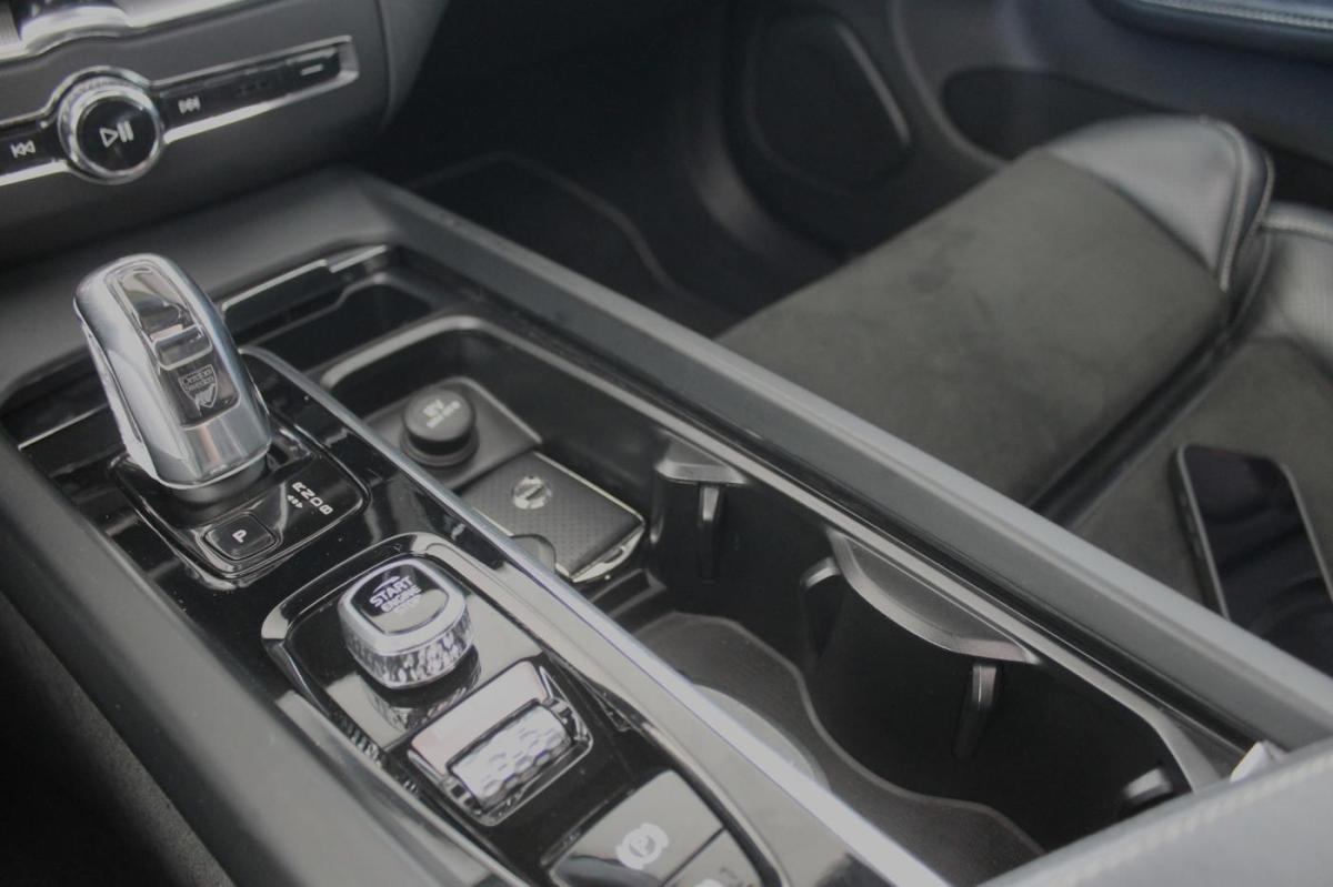 volvo-xc60-2017-hibrido-a-gasolina-1969cc
