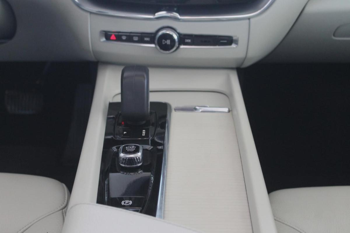 volvo-xc60-2022-hibrido-a-gasolina-1969cc