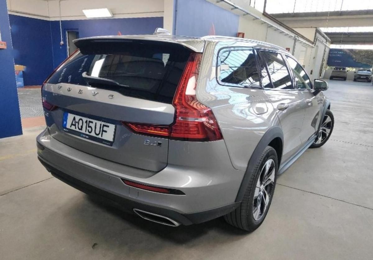 volvo-v60-cross-country-2022-diesel-1969cc