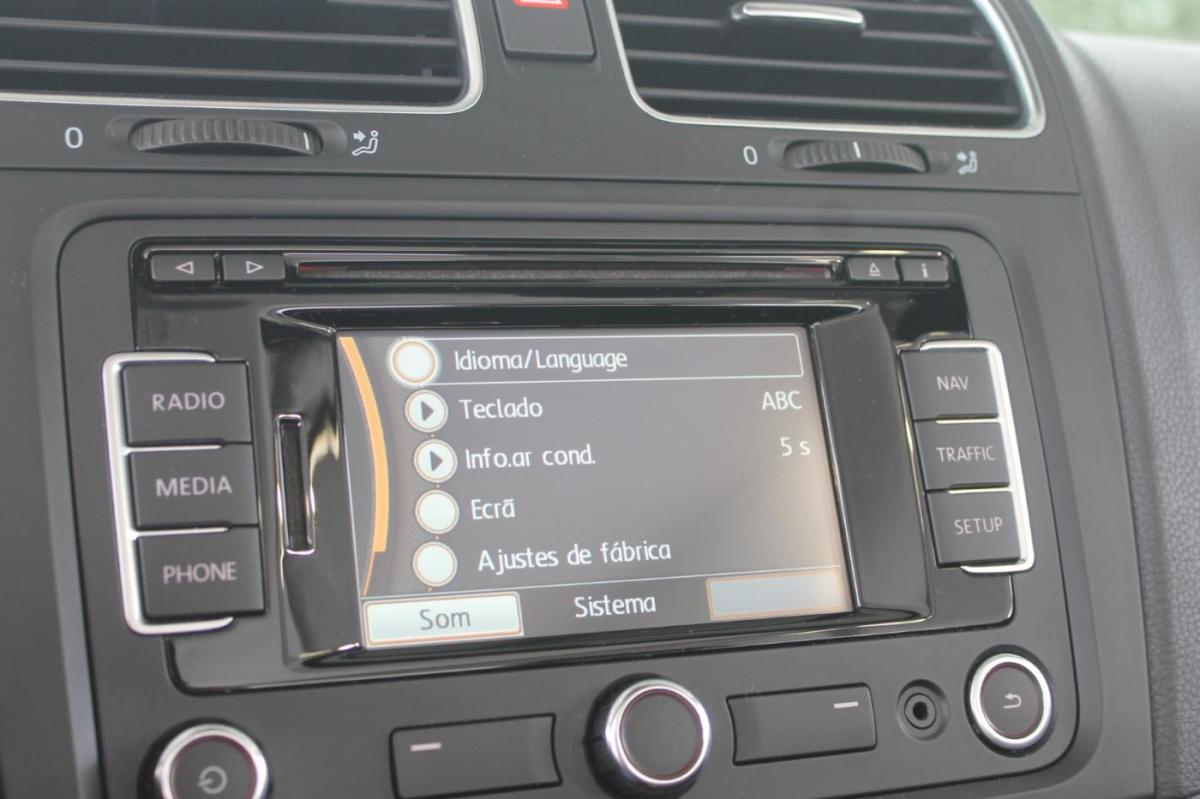 volkswagen-golf-cabriolet-2012-gasolina-1197cc