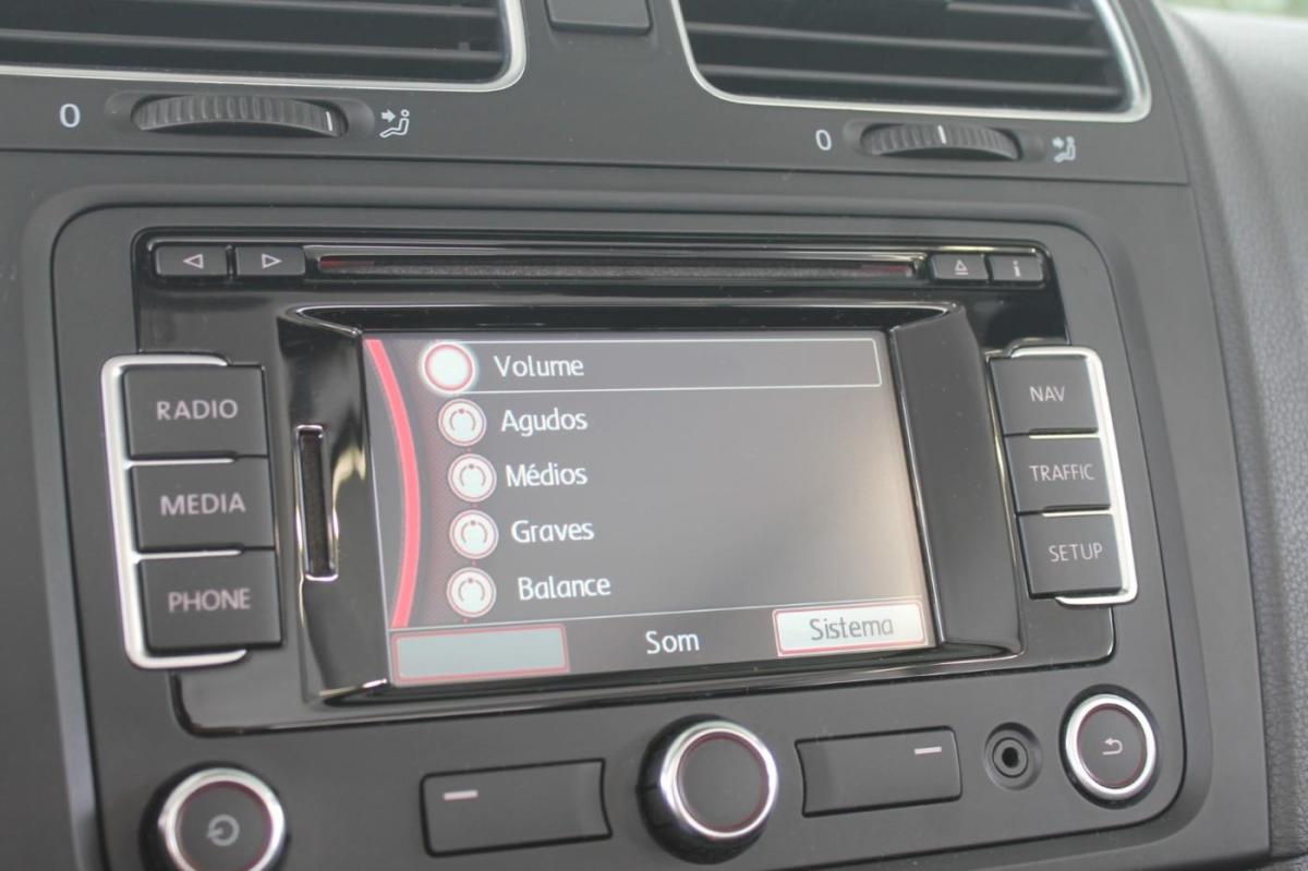 volkswagen-golf-cabriolet-2012-gasolina-1197cc