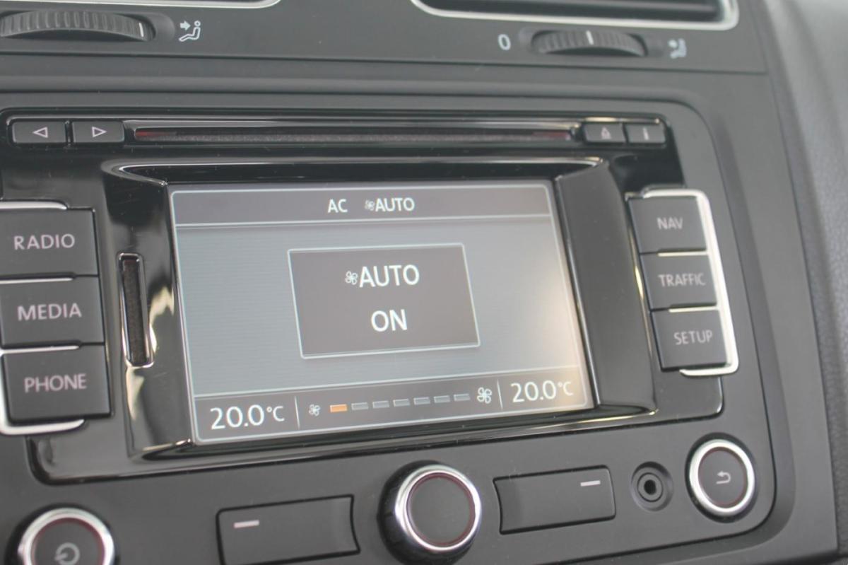 volkswagen-golf-cabriolet-2012-gasolina-1197cc