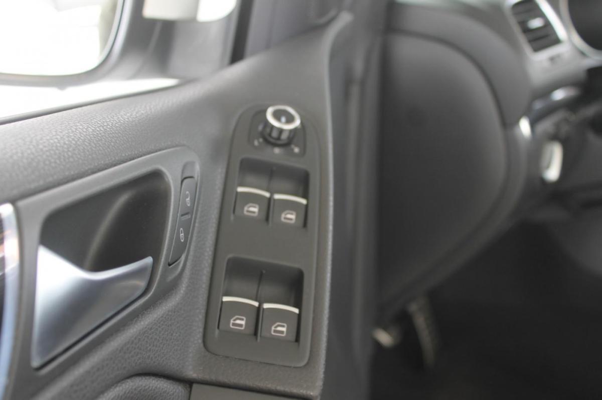 volkswagen-golf-cabriolet-2012-gasolina-1197cc