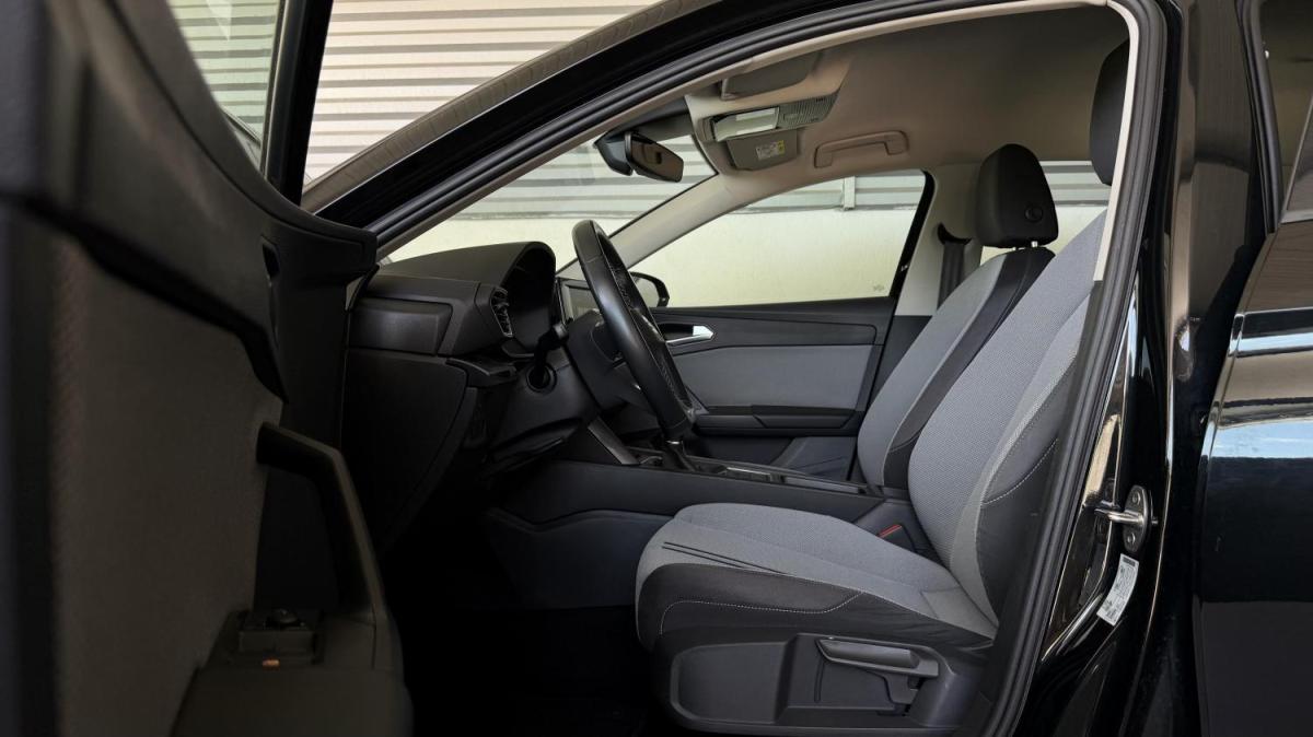 seat-leon-2023-diesel-1968cc