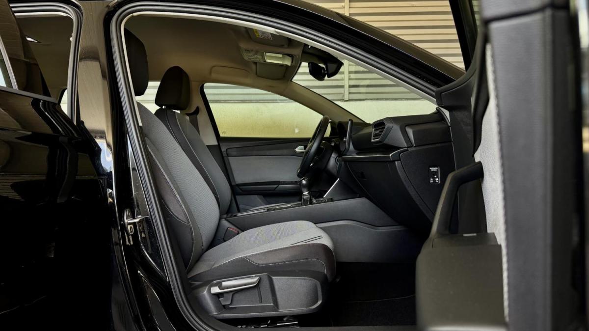 seat-leon-2023-diesel-1968cc