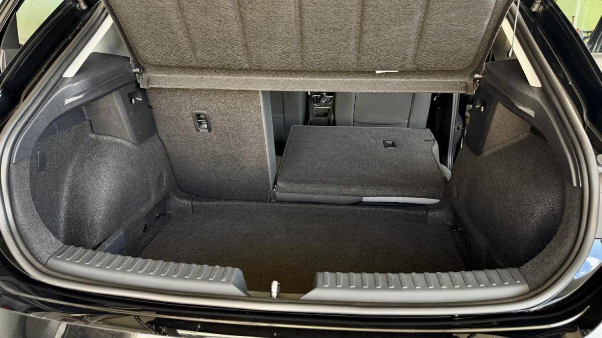 seat-leon-2023-diesel-1968cc