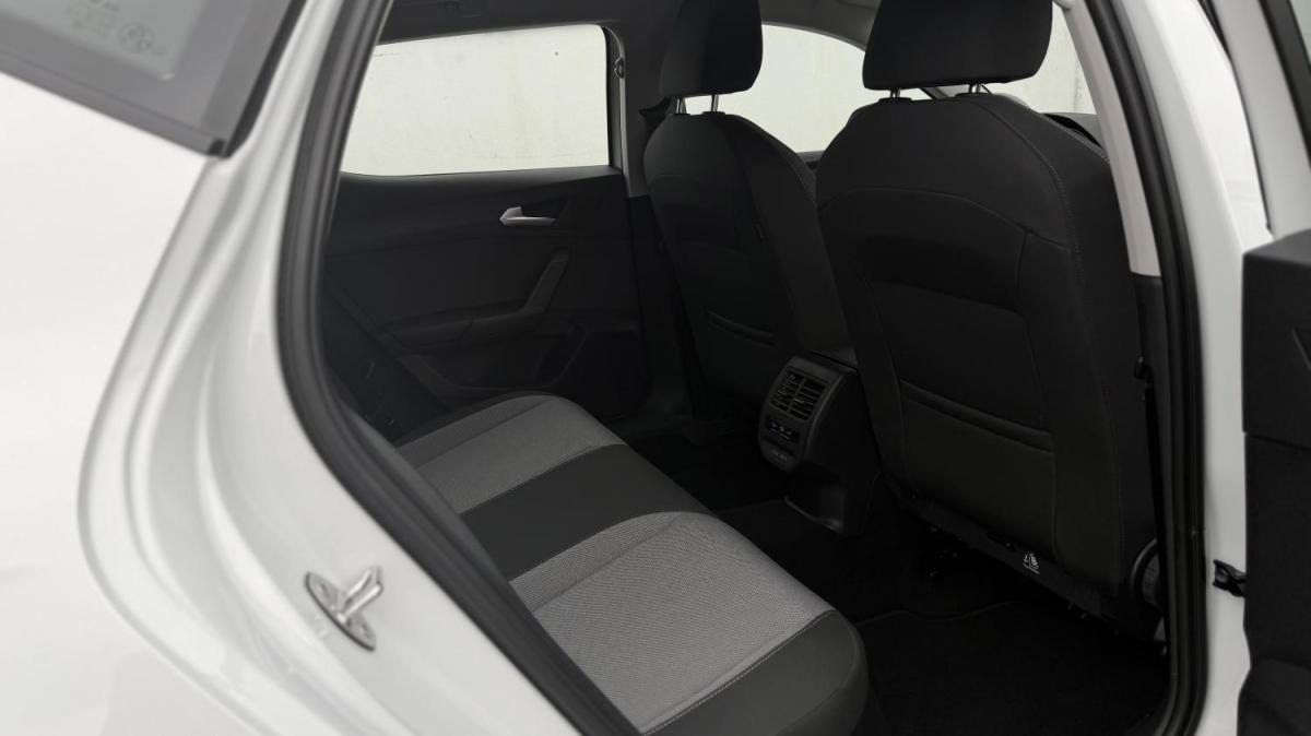 seat-leon-2024-diesel-1968cc
