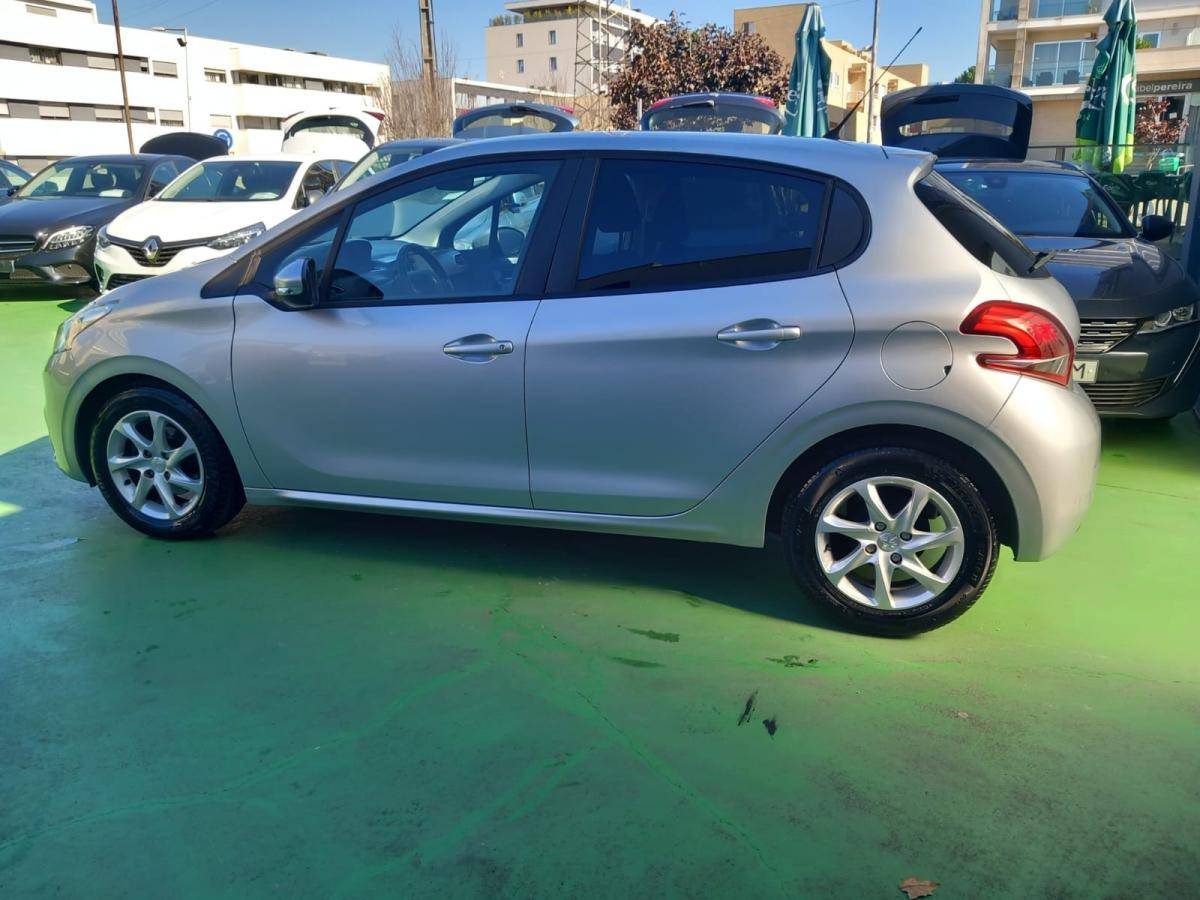peugeot-208-2018-diesel-1560cc