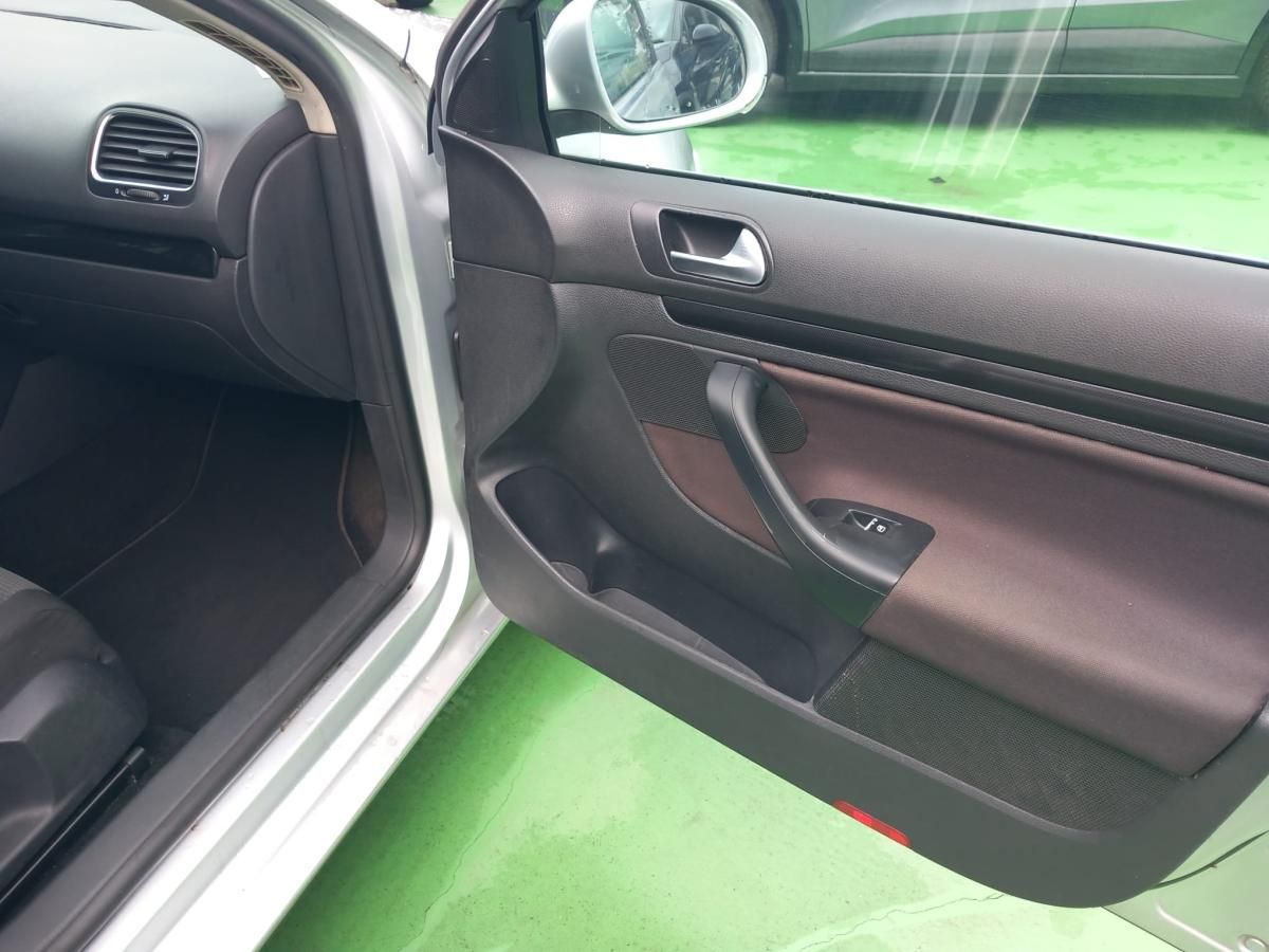 volkswagen-golf-variant-2011-diesel-1598cc