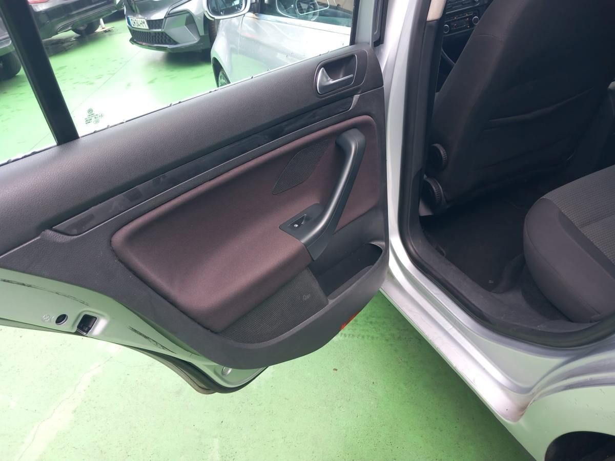 volkswagen-golf-variant-2011-diesel-1598cc