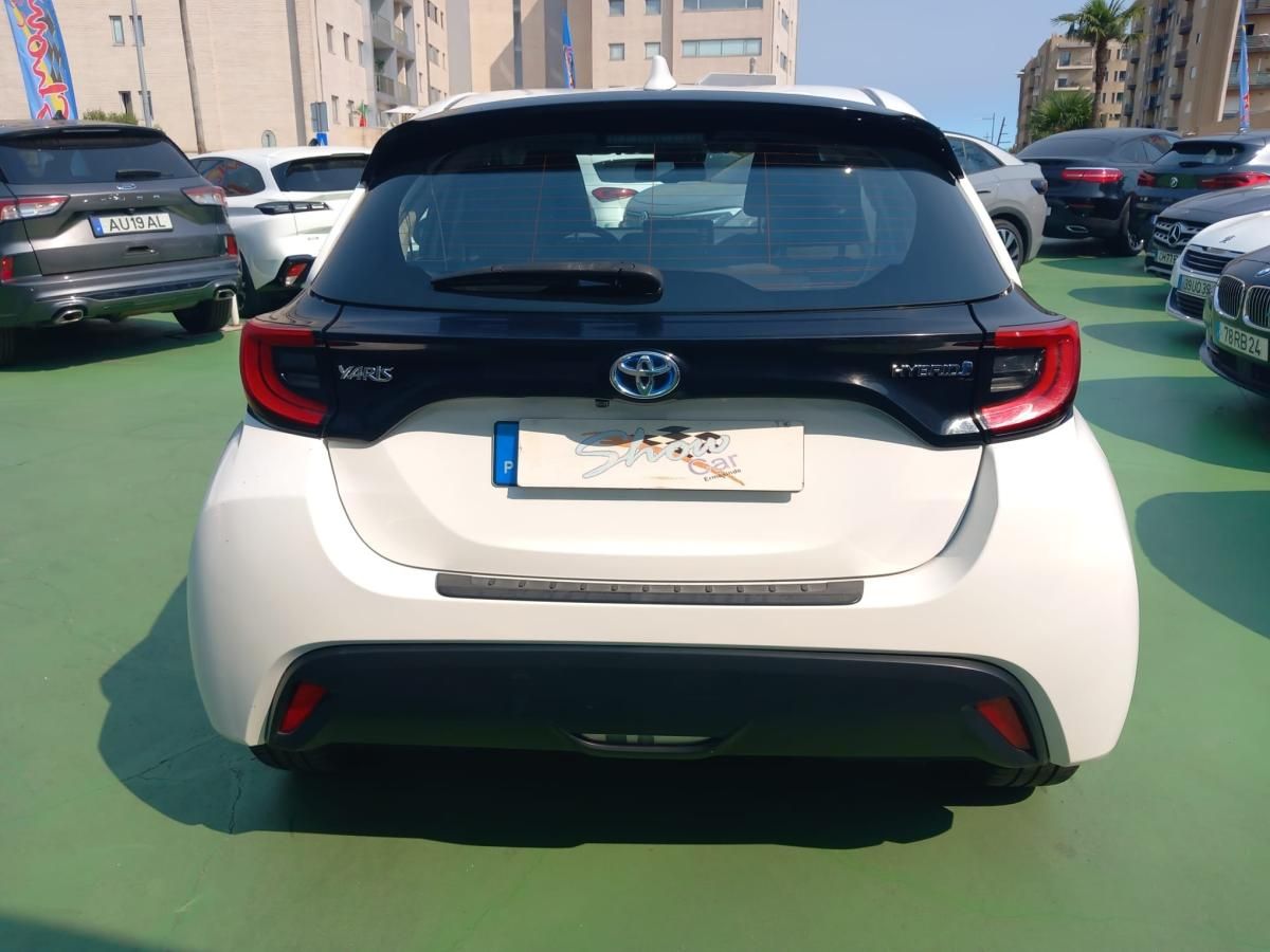 toyota-yaris-2022-hibrido-a-gasolina-1490cc