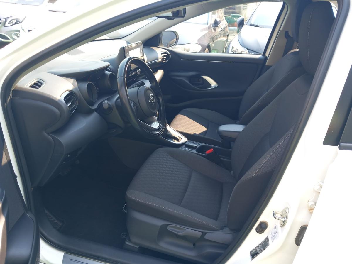toyota-yaris-2022-hibrido-a-gasolina-1490cc