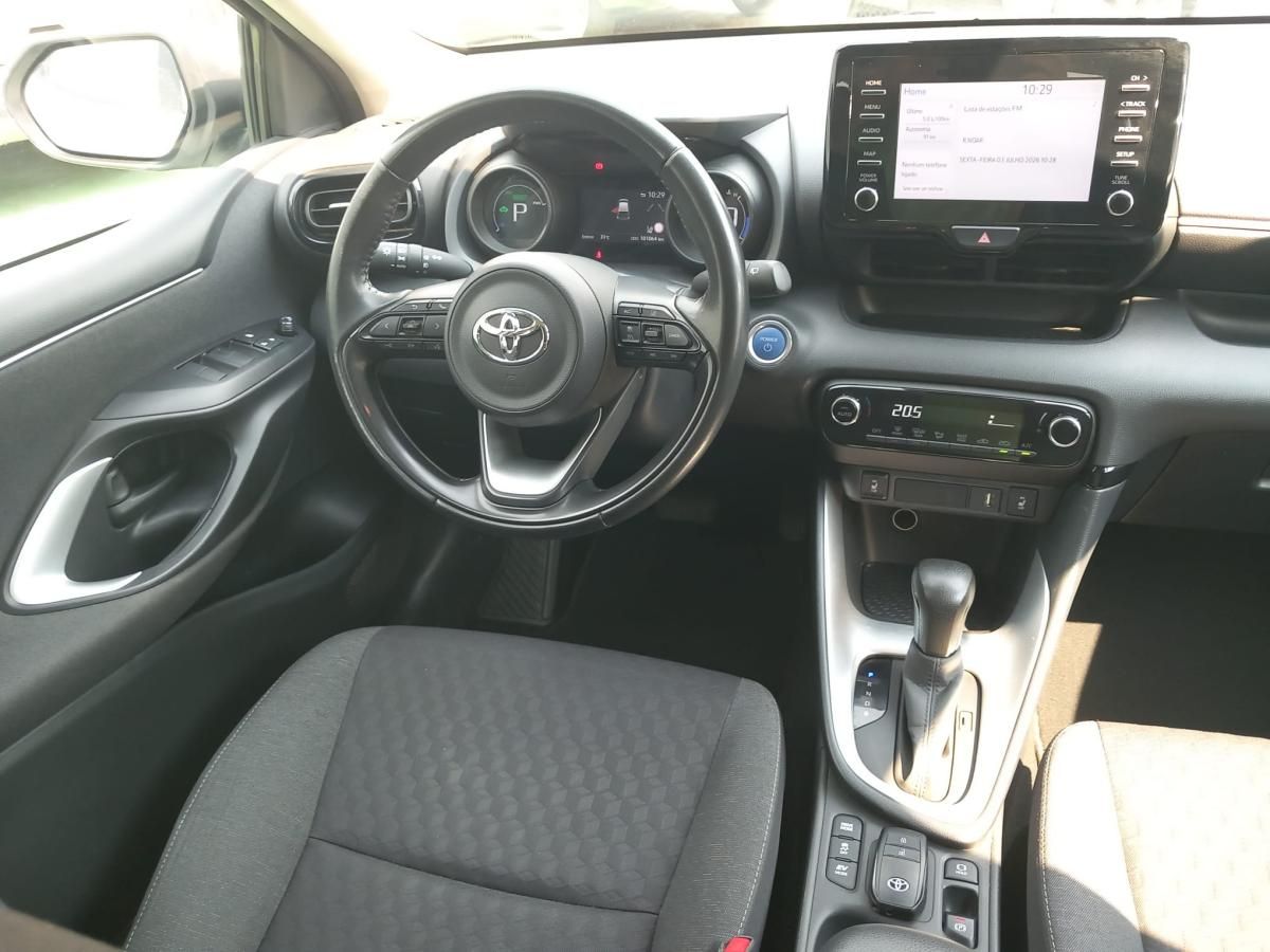 toyota-yaris-2022-hibrido-a-gasolina-1490cc