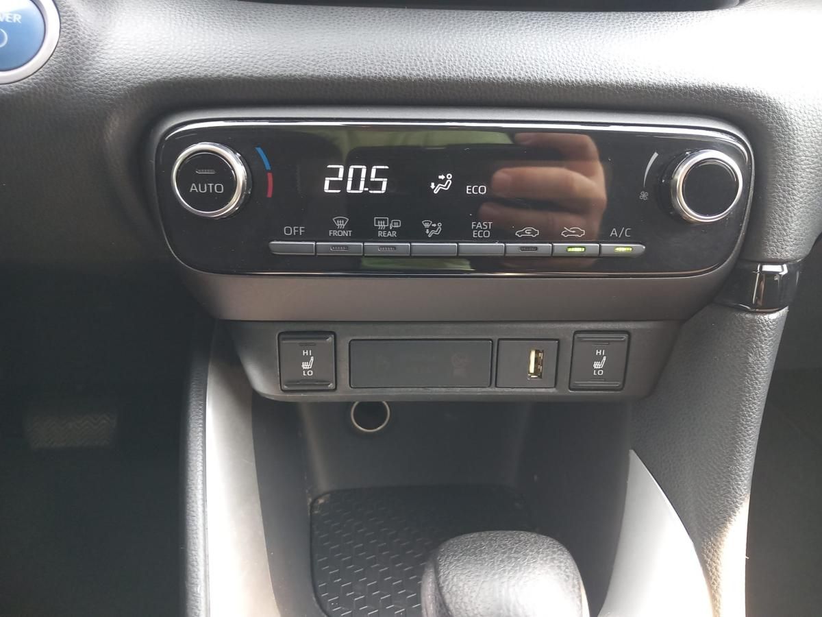 toyota-yaris-2022-hibrido-a-gasolina-1490cc