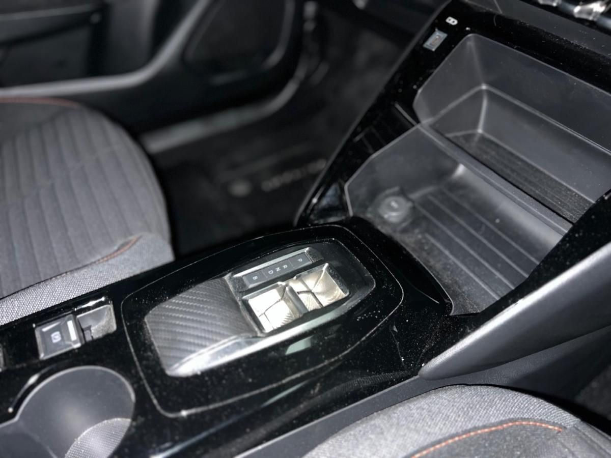 peugeot-2008-2023-eletrico-500cc