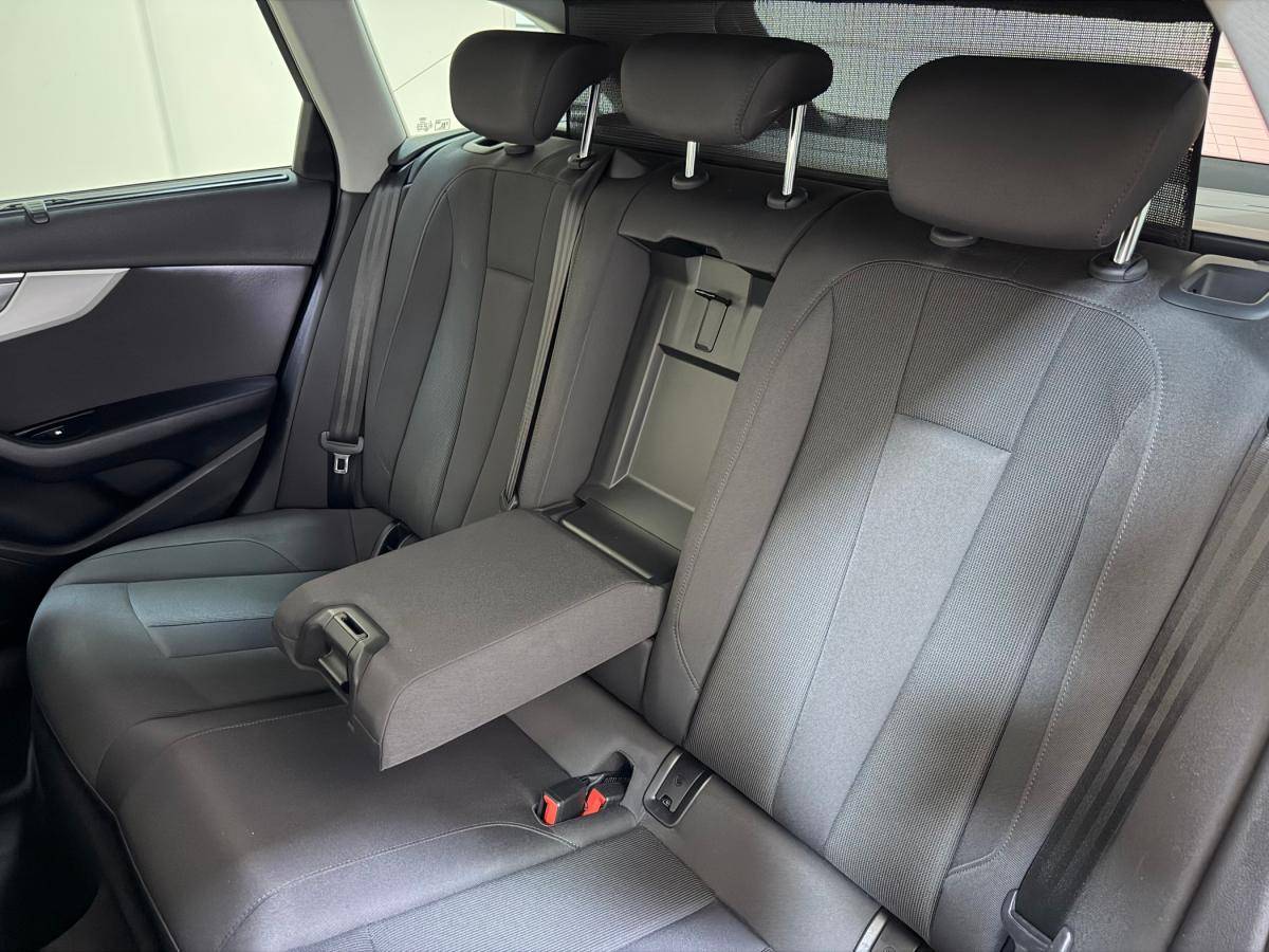 audi-a4-avant-2023-diesel-1968cc