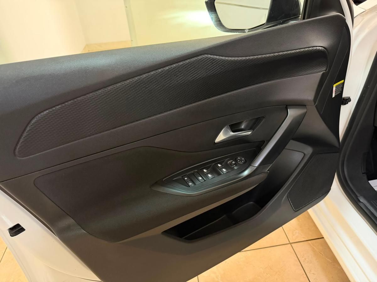 peugeot-308-2022-gasolina-1199cc