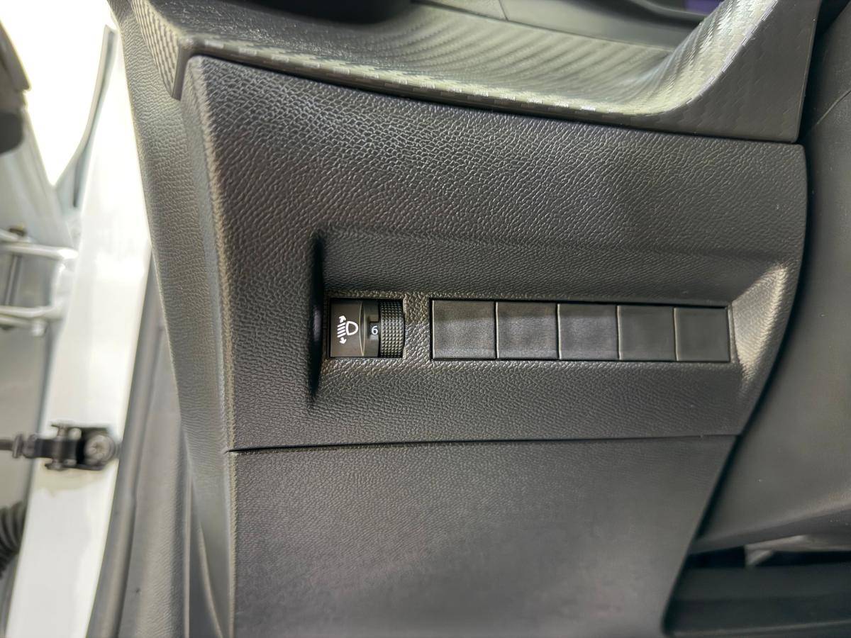 peugeot-208-2024-gasolina-1199cc