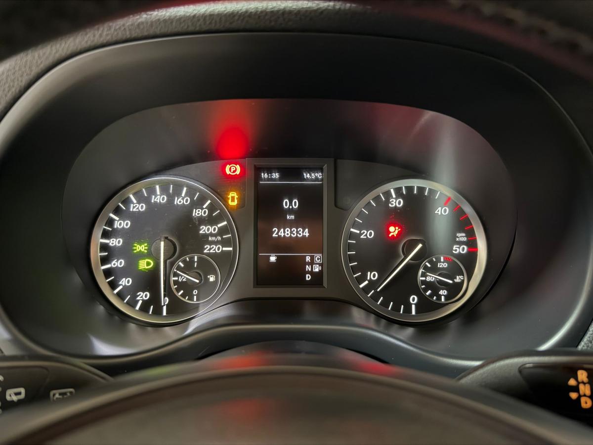 mercedes-benz-vito-2018-diesel-2143cc