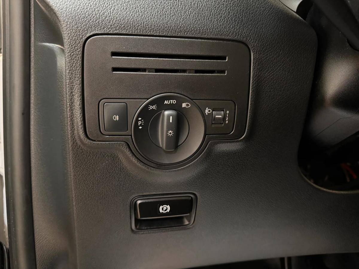 mercedes-benz-vito-2022-diesel-1950cc