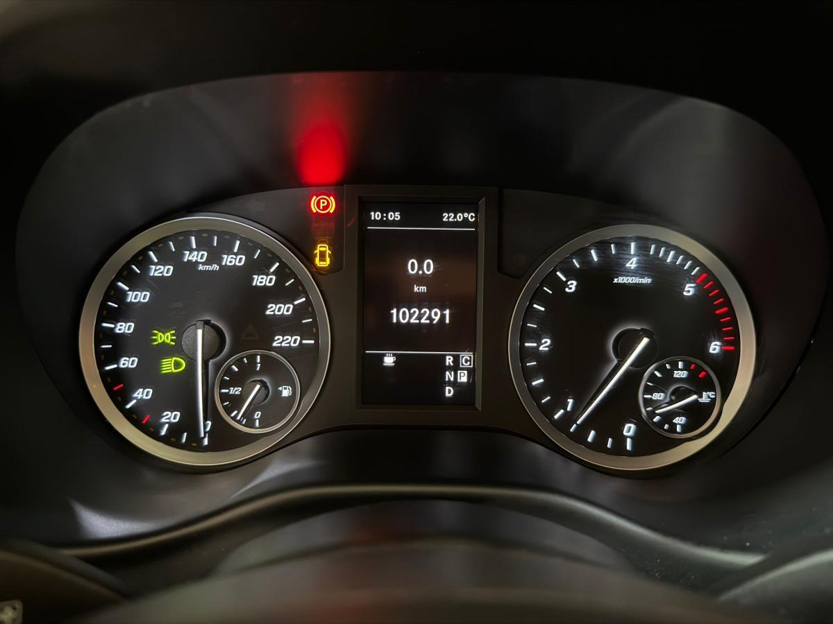 mercedes-benz-vito-2023-diesel-1950cc