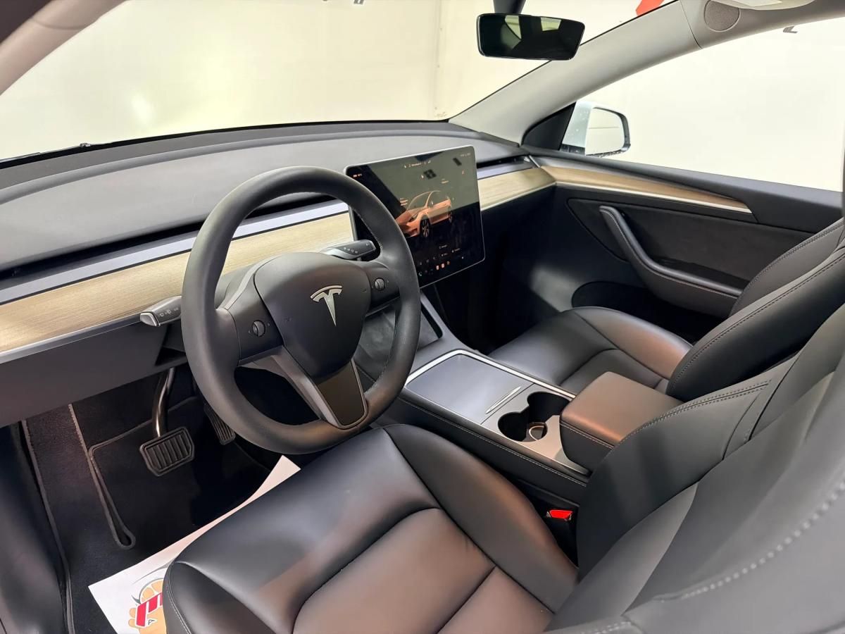 tesla-model-y-2024-eletrico-500cc