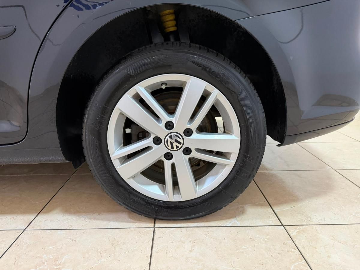 volkswagen-touran-2012-diesel-1968cc