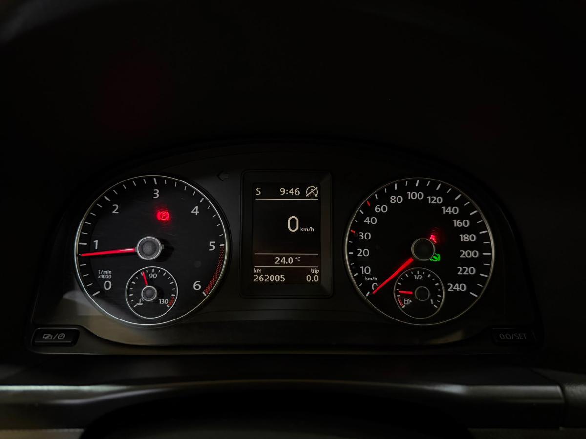 volkswagen-touran-2012-diesel-1968cc