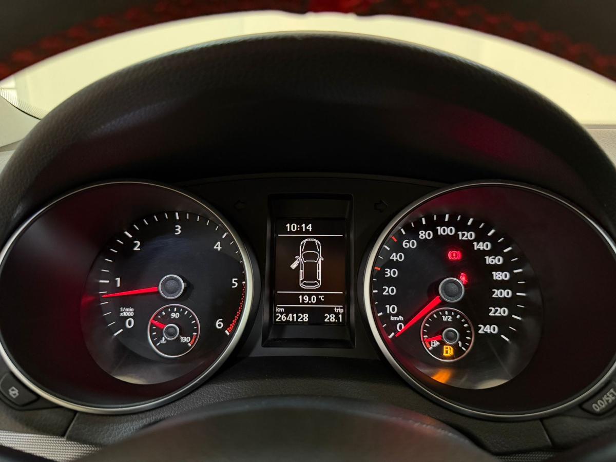 volkswagen-golf-2011-diesel-1598cc