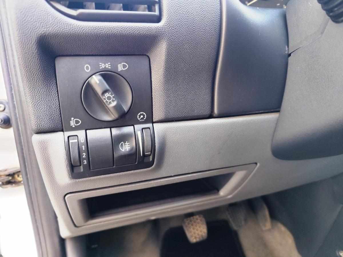 opel-corsa-1-7-65cv-2001-diesel-1686cc